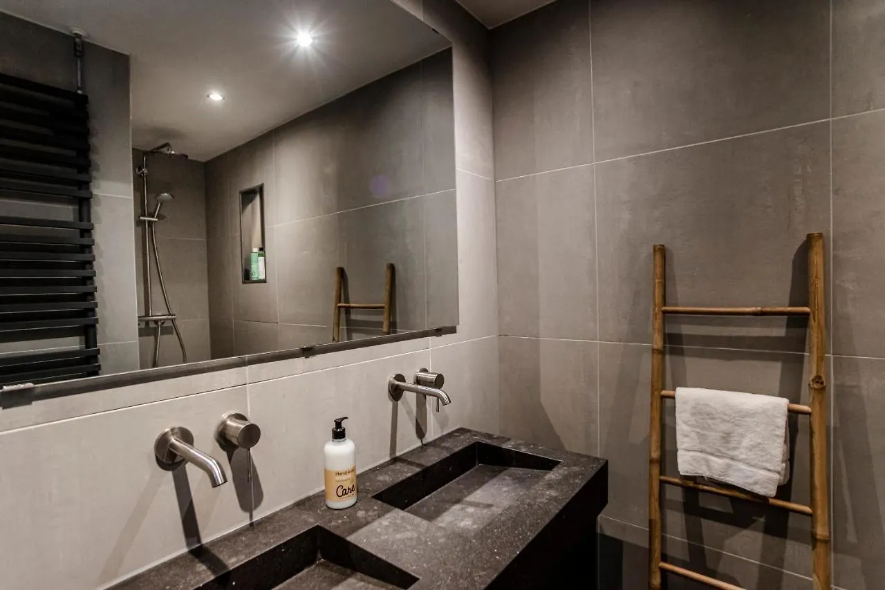 Thinium Suite Зандфорт 0*,